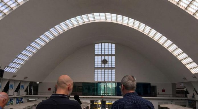 Escritores na cidade, poesia no mercado poesia no mercado