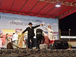 Amendoeiras em Flor em Altura: 6.º Encontro Etnográfico prestou homenagem aos Cabreiros amendoeiras em flor