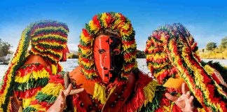Entrudo Chocalheiro anima as ruas de Podence no Carnaval mais genuíno de Portugal entrudo chocalheiro