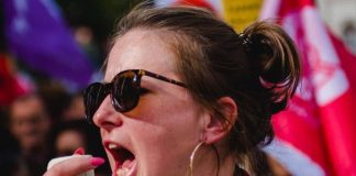 Manifestação promovida pelo Movimento Democrático de Mulheres juntou milhares em Lisboa Movimento democrático de mulheres
