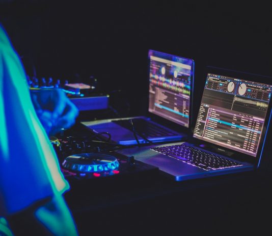 Há uma “playlist” personalizada para todos ao virar da Audioesfera… audioesfera playlists personalizadas