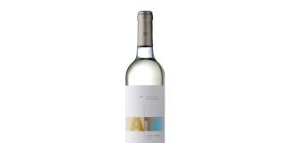 O vinho Alvarinho Trajadura apresenta o seu novo “traje” vinho alvarinho trajadura
