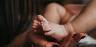 Ajuda de Mãe lança a campanha solidária De Mãe para Mãe ajuda de mãe para mãe