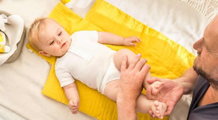 Sabe como mudar a fralda a um bebé? Descubra os truques da Weleda como mudar a fralda a um bebé