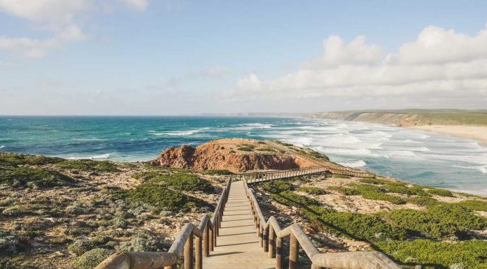 Melhor destino de praia: Algarve distinguido pela 8.ª vez melhor destino de praia
