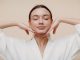 Yoga facial: cinco exercícios para prevenir as rugas… yoga facial