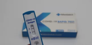 Distribuidores farmacêuticos já distribuíram cerca de 5 milhões de testes rápidos Distribuidores farmacêuticos