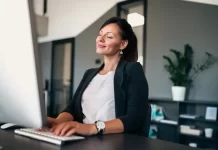 O impacto da prática de mindfulness no trabalho mindfulness no trabalho vantagens e como praticar