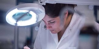 Nanoplásticos podem afetar células cerebrais e do cólon humano nanoplasticos