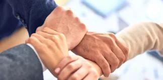 Profissionais e empresas: estudo Adecco revela desencontro profissionais e empresas