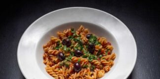 Pasta alla Puttanesca é uma das estrelas na carta de Primavera/Verão do Sergio Crivelli pasta alla puttanesca
