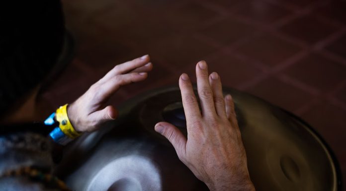 Handpan: 5 curiosidades sobre o instrumento que se transformou num movimento musical 5 curiosidades sobre o instrumento handpan