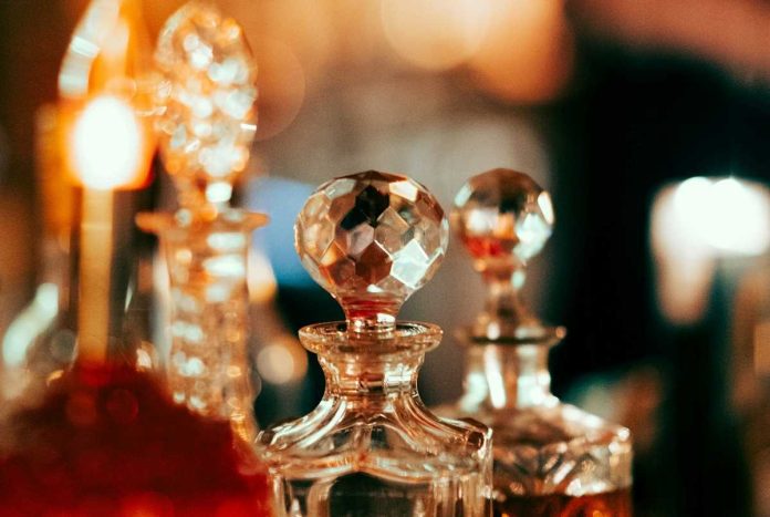 como fazer com que perfume dure mais tempo como fazer com que perfume dure mais tempo
