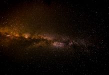 Buraco negro supermassivo mais próximo da terra pode estar a eliminar estrelas binárias e… um novo estudo explica como Buraco negro supermassivo mais próximo da terra